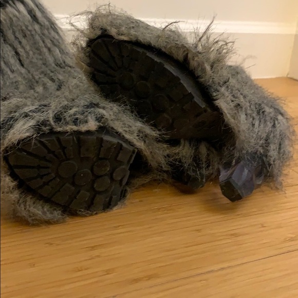 CHANEL 2010 Fantasy Fur Boots - Picture 3 of 9